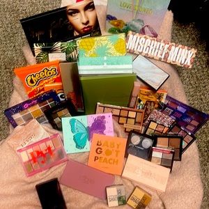 29 eyeshadow palettes barely used/ some new